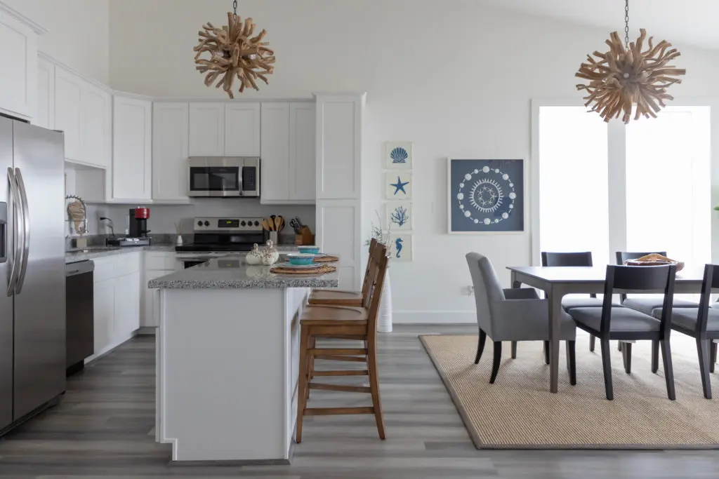 Pier 6 Seafood & Oyster House airbnbs, overlooking the Gulf of Mexico, average around 1,300 square feet. (Photo courtesy of Swiggard Creative)