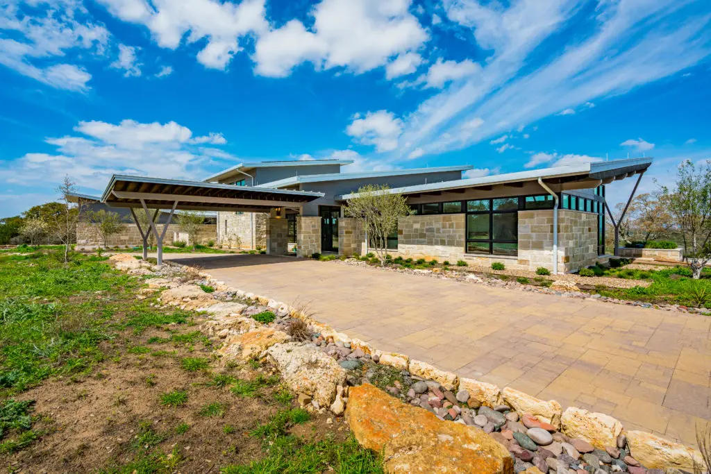 Barley/Pfeiffer Architecture designed this Texas Hill Country home, which sits  at the precipice of an escarpment that offers unparalleled views.   (Photo by Mark Adams Media)