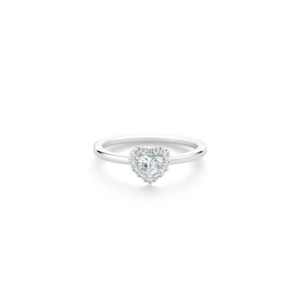 A technically difficult cut to achieve, the heart-shape is a variation of the round brilliant, radiating the same sparkle yet with a romantic twist.