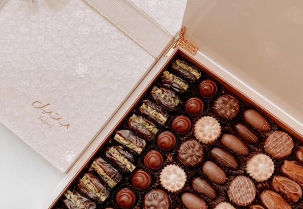 Bateel is a culinary dreamscape offering gourmet dates, chocolates, cookies, teas, coffees, jams, vinegars and oils.