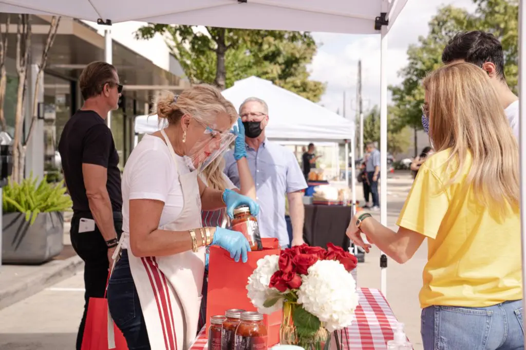 Mary Ann's marinara sauce was a hit among shoppers swelling through the market at River Oaks District. (Photo by Michael Anthony)