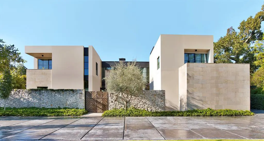 Notable architect Lauren Rottet designed the modernist dwelling in Bayou Woods.
