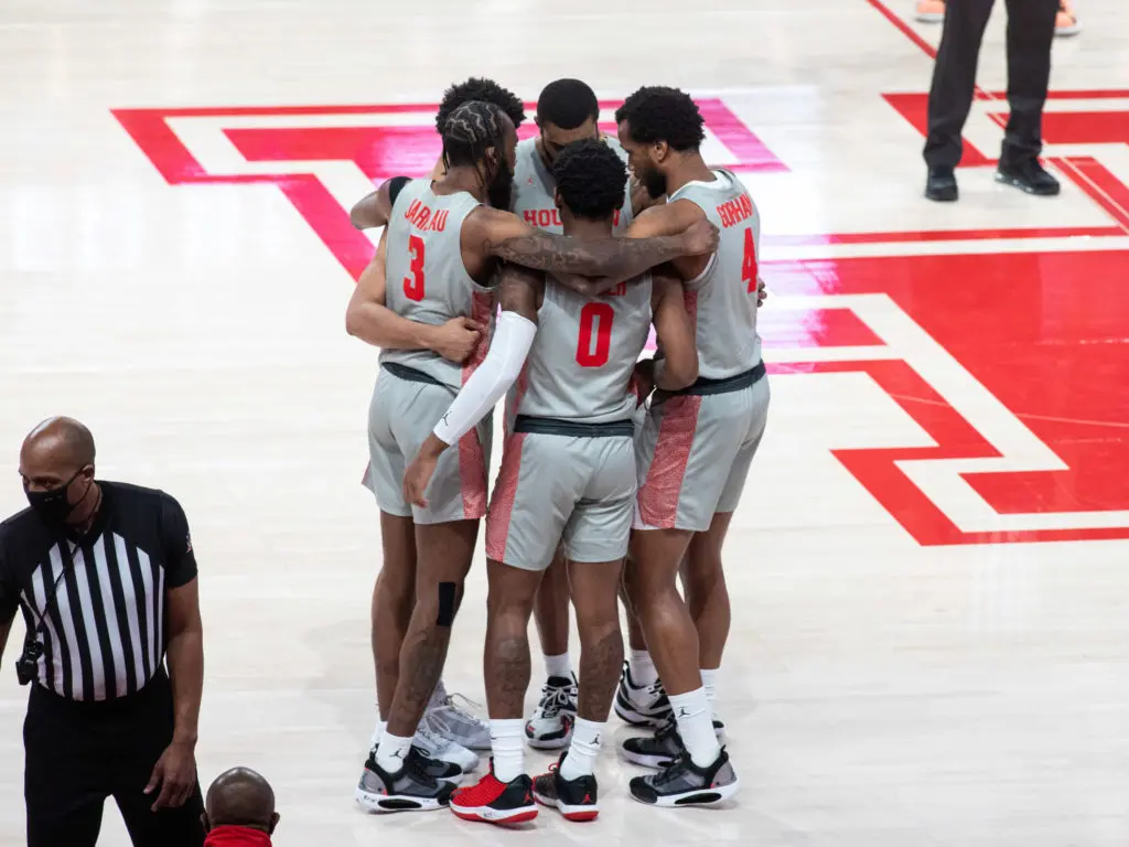 University of Houston's basketball team is close-knit unit. (Photo by F. Carter Smith)
