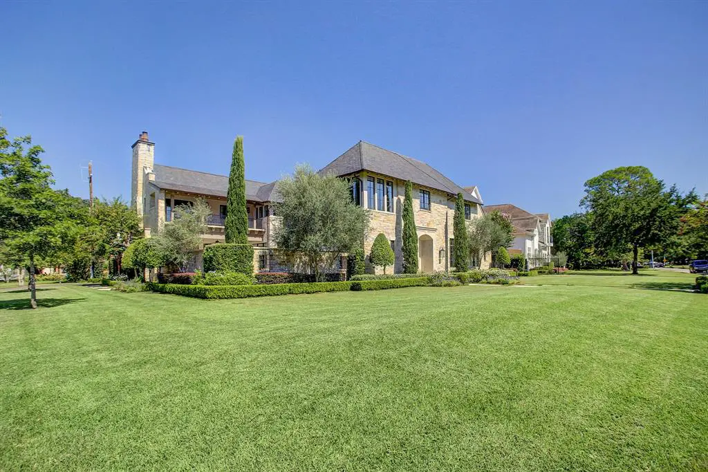 In the heart of Tanglewood at 5578 Tilbury, the house was built in 2015.