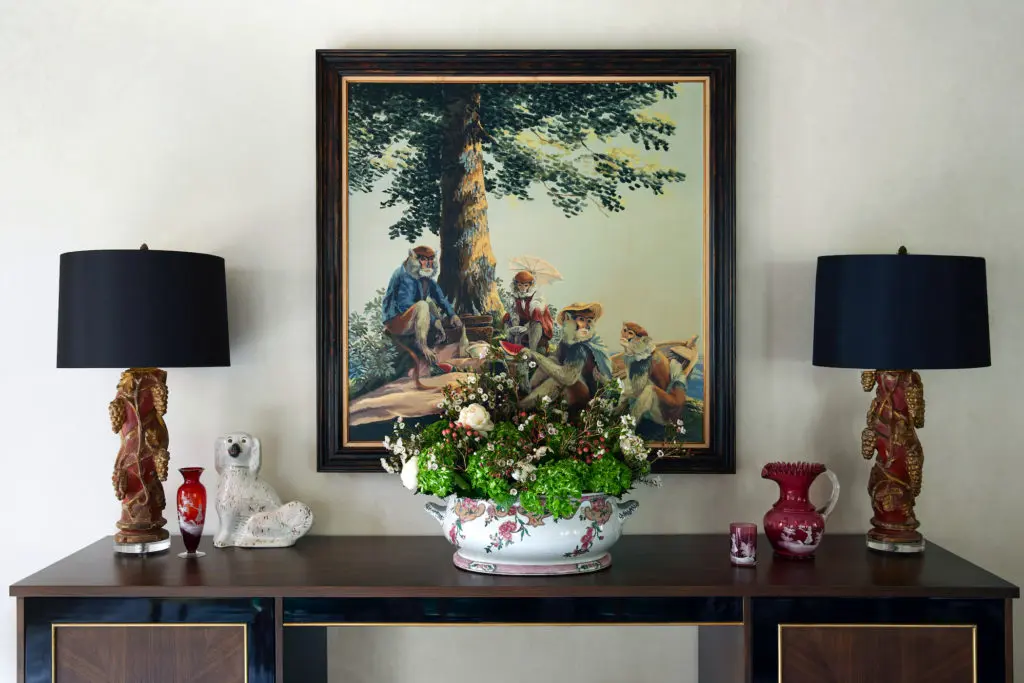 In the dining room, monkey painting from Nick Brock Antiques. Console by Grazzini Furniture. (Photo by Pär Bengtsson)