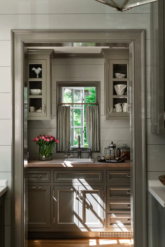 A coffee-bar area in the butler’s pantry has custom cabinets with refrigerated drawers and handmade brass hardware by Classic Brass, New York. (Photo by Manny Rodriguez)