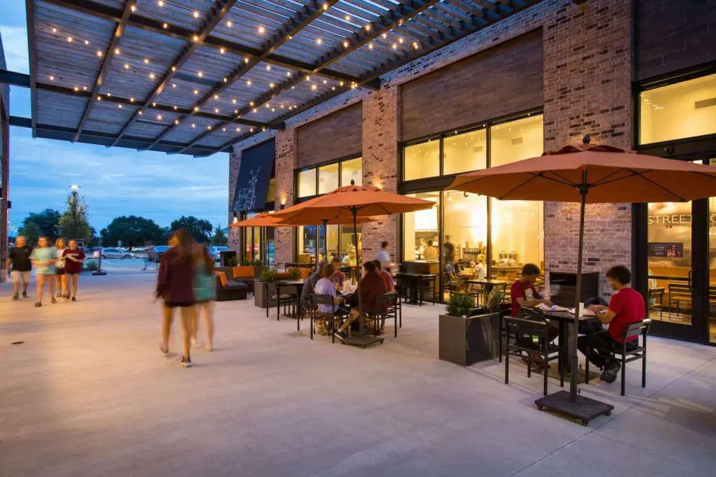 Century Square takes full advantage of the great Texas outdoors.