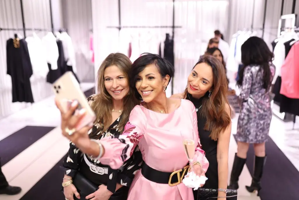Glamorous New Galleria Store Draws a Crowd of Fashionable Ladies — Valentino Goes Bold
