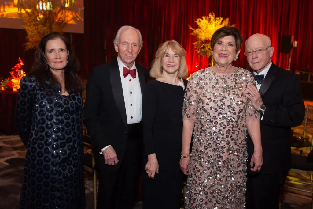 Phoebe Barnard, Edward & Susan Osterberg Jr., and honorees Robin Angly and Miles Smith at the Houston Symphony Ball.  (Photo by Wilson Parish)