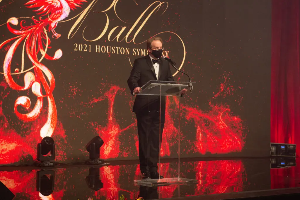 Masked in precaution against COVID-19, Houston Symphony CEO John Mangum addresses symphony ball guests at the Post Oak Hotel. (Photo by Wilson Parish)