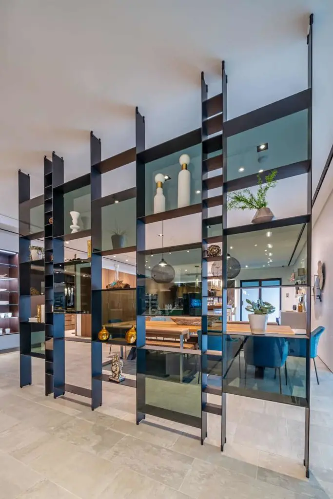 eggersmann’s 15 Square system is featured here as a room divider and display shelving.