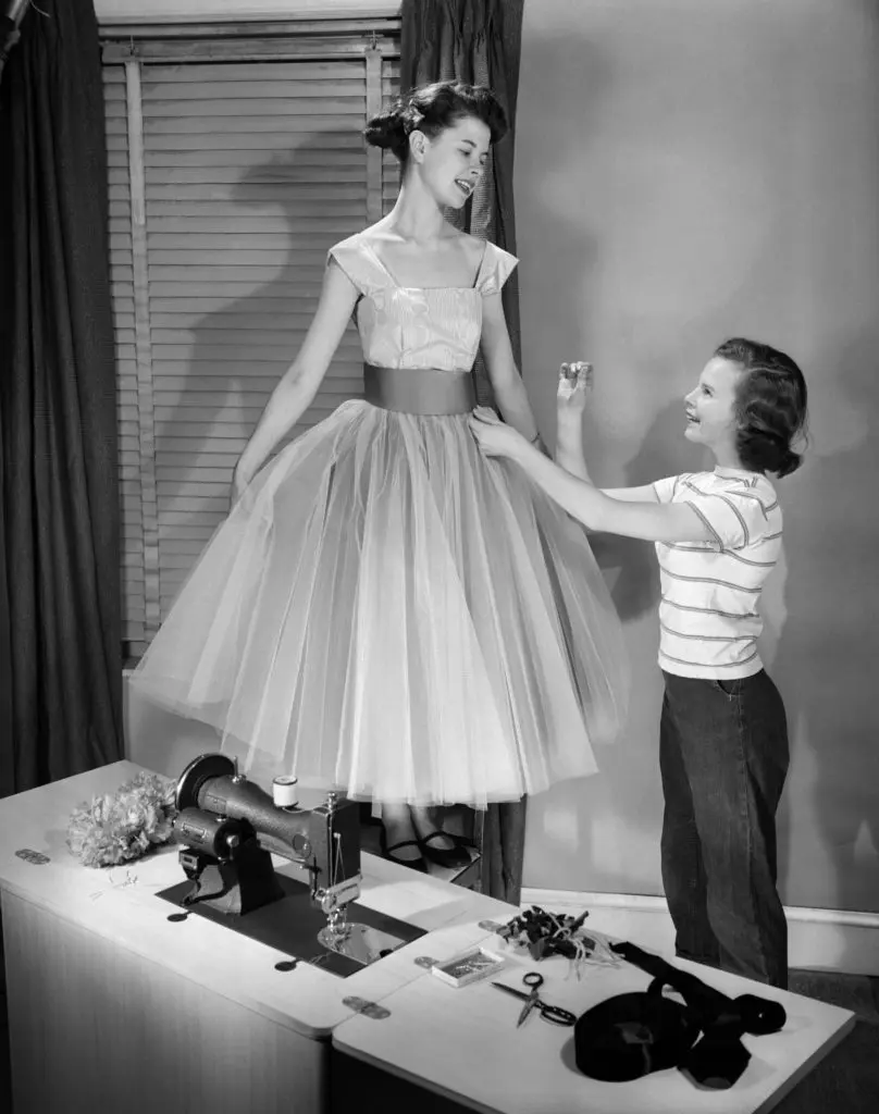 "Fitting a dress," circa 1950. (Photo by H. Armstrong Roberts/ClassicStock/Getty Images)