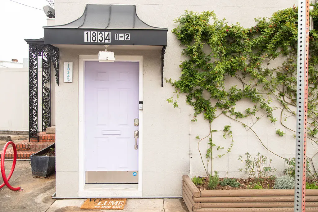 The lavender door is the only sign indicating entry to Volume Social Club hair and beauty salon.  (Photo by Leah Wilson)