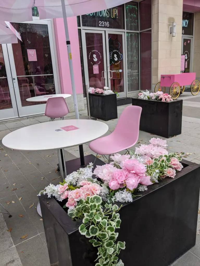 The cutest outdoor seating at the Sweet Tooth Hotel welcomes you. (Photo by Crystal Correa) 