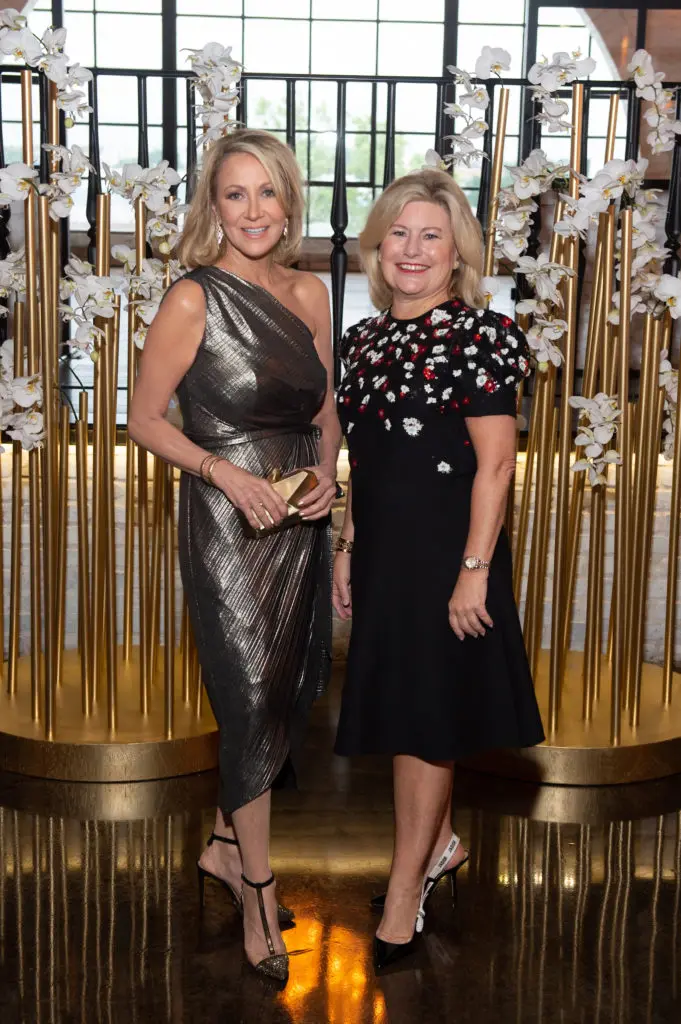 Leslie Siller, Maureen Higdon at the Houston Symphony Wine Dinner at The Astorian (Photo by Wilson Parrish)