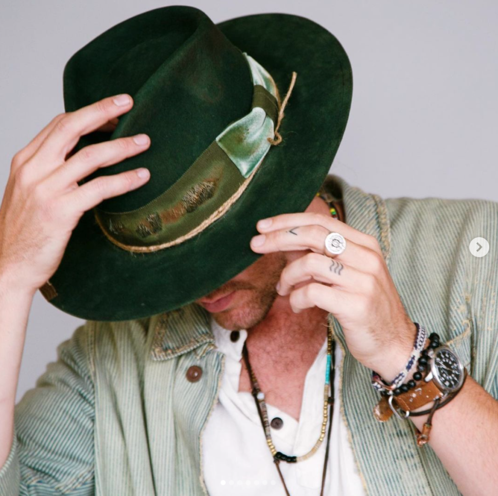 The stunning forest green hat from the Teressa Foglia collection. (Instagram photo)