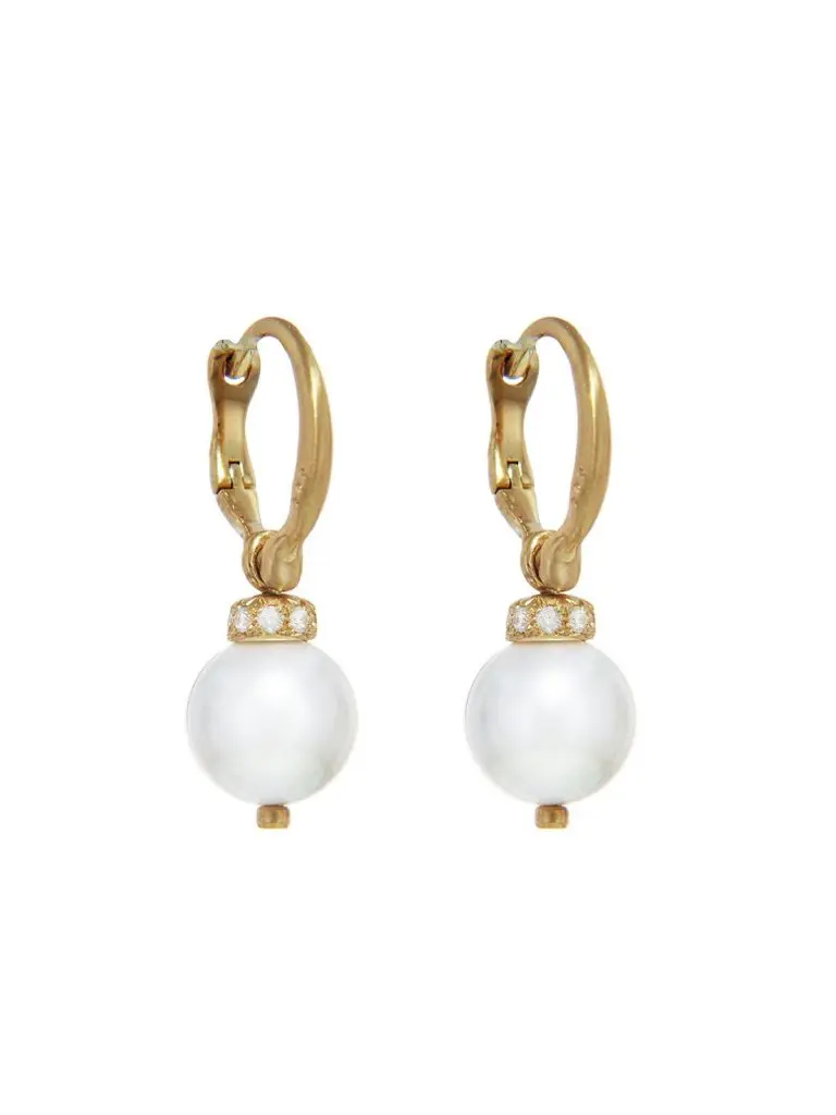 HUM drop yellow gold and diamond earrings add a feminine touch.