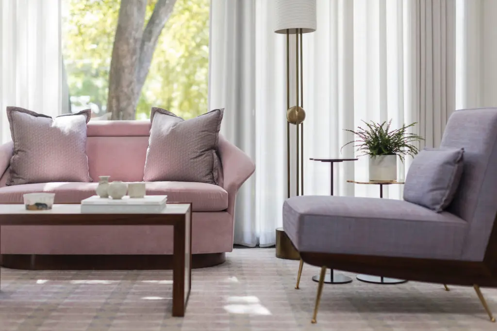 In the entry sitting area is a custom rug based on a 1930s Swedish rug design by Märta Måås Fjetterström. The ’60s Adrian Pearsall settee from Sputnik Modern is in mohair. Parchment-and-walnut cocktail table by Roman Thomas, NY. Floor lamp with plaster shade,
Apparatus Studio. Custom silk faille slipper chair based on a mid-century design. (Photo by Addison Jones)