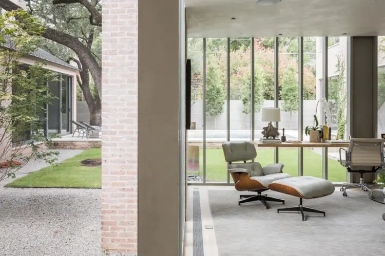 Walls of glass ensure a sun-soaked interior. 