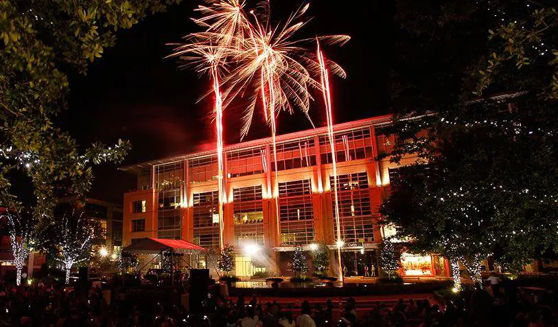 The CITYCENTRE Fourth of July fireworks spectacular begins at 9:30 pm.