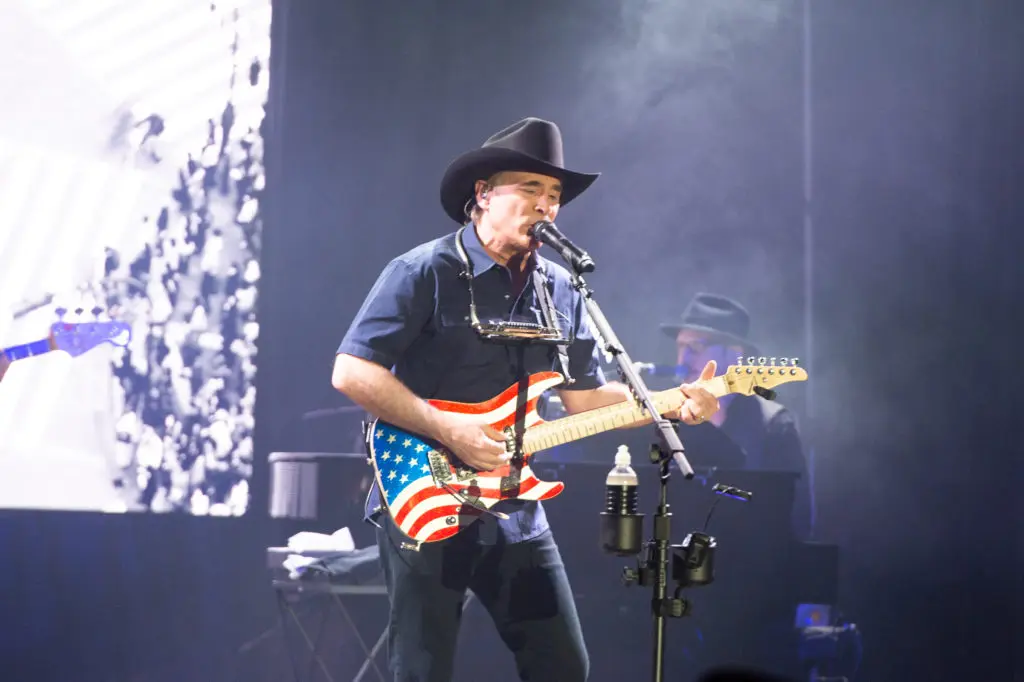 Country artist Clint Black performing for a crowd of 575 at The Children’s Fund Gala (Photo by Wilson Parish)