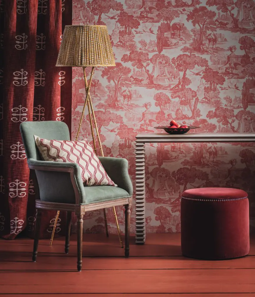 Calverton dining chair, Magnate console, Gradua floor lamp, Costelleni ottoman.