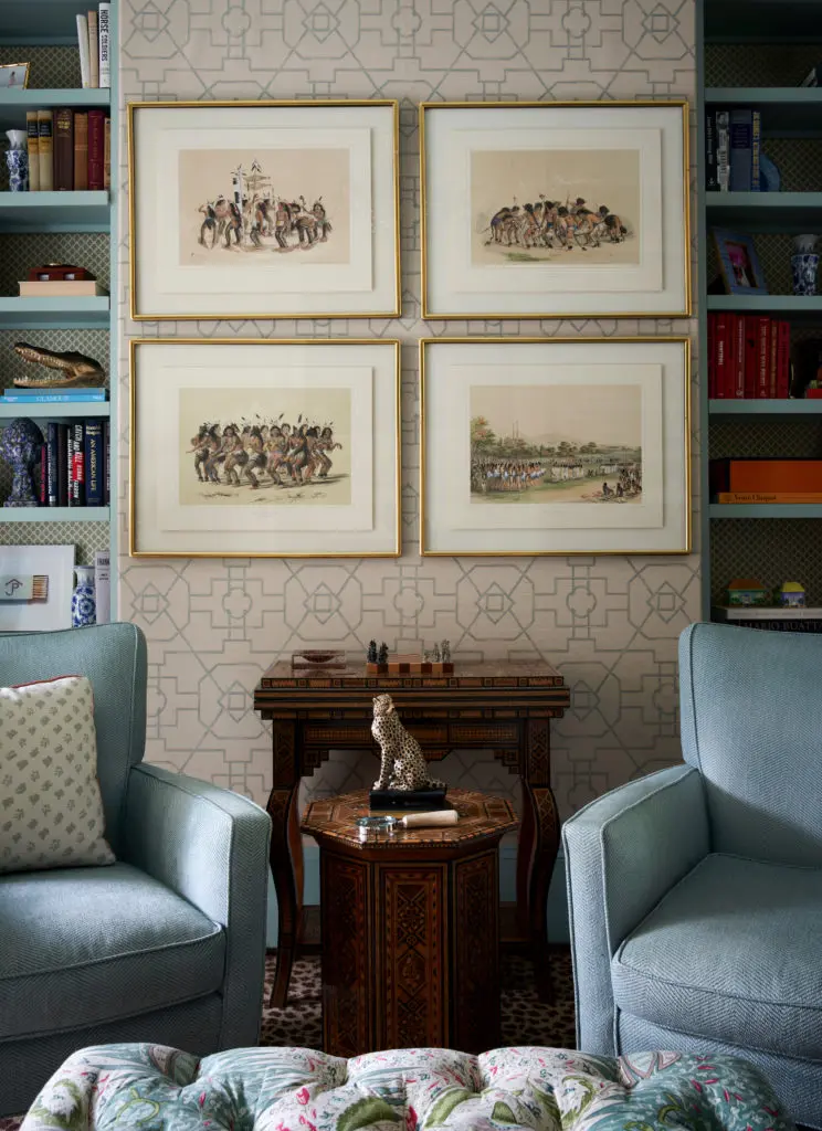 In the study, the walls are covered in Thibaut grasscloth. Ottoman in Quadrille fabric. (Photo by Pär Bengtsson)