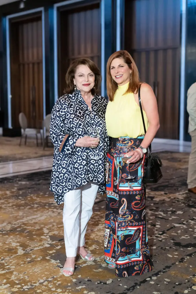Beth Wolff, Cynthia Wolff at the Theorem Sauvignon Blanc party at the Post Oak Hotel  (Photo by Daniel Ortiz)