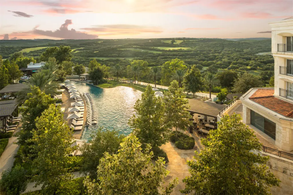 La Cantera Resort and Spa boasts five heated infinity pools. (Photo by La Cantera Resort and Spa)