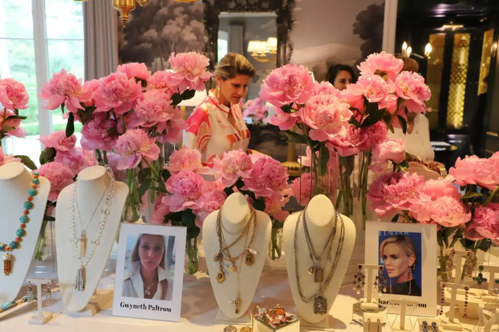 Florals from Taylor DeMartino of DeMartino Design Group filled Greggory Burke's smashing home. (Photo by Lilly Oren)