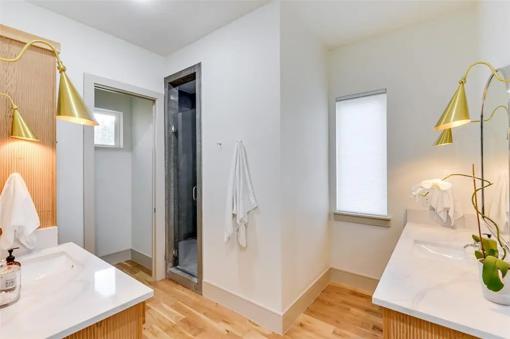 A bathroom built for two. 