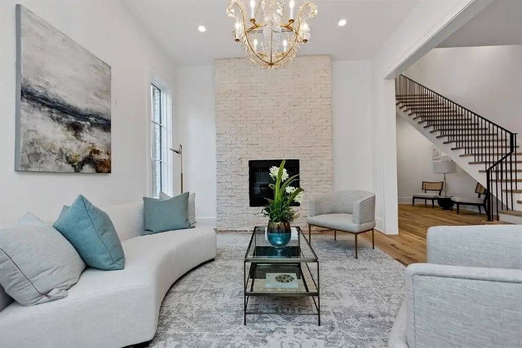2223 Inwood