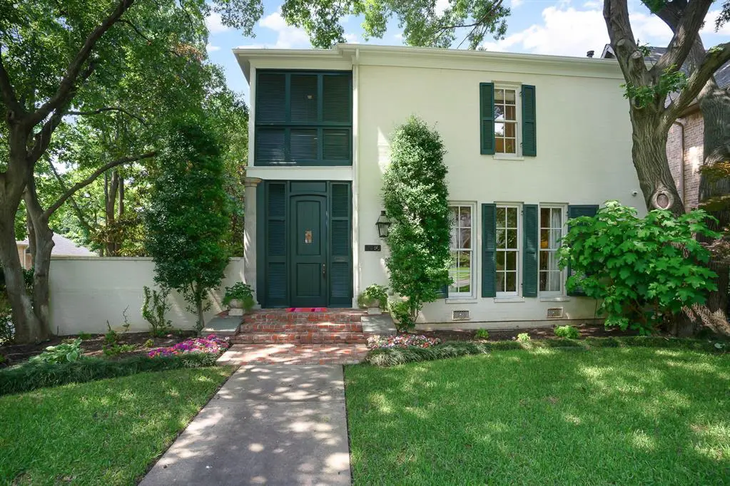 Situated on a leafy street in University Park, 3036 Westminster Avenue is an architecturally significant, Charleston-inspired gem in Dallas. 