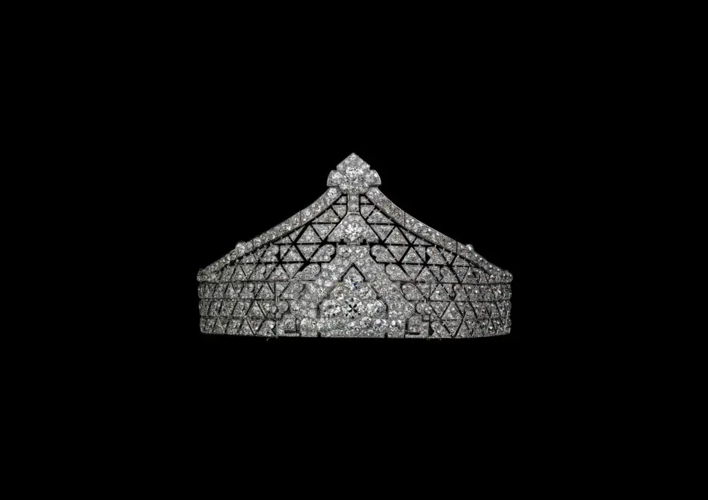 Bandeau with platinum and diamonds, made for Madame Ossa Ross. Cartier Paris, special order, 1923. Cartier Collection (Photo by Nils Herrmann, Collection Cartier © Cartier)