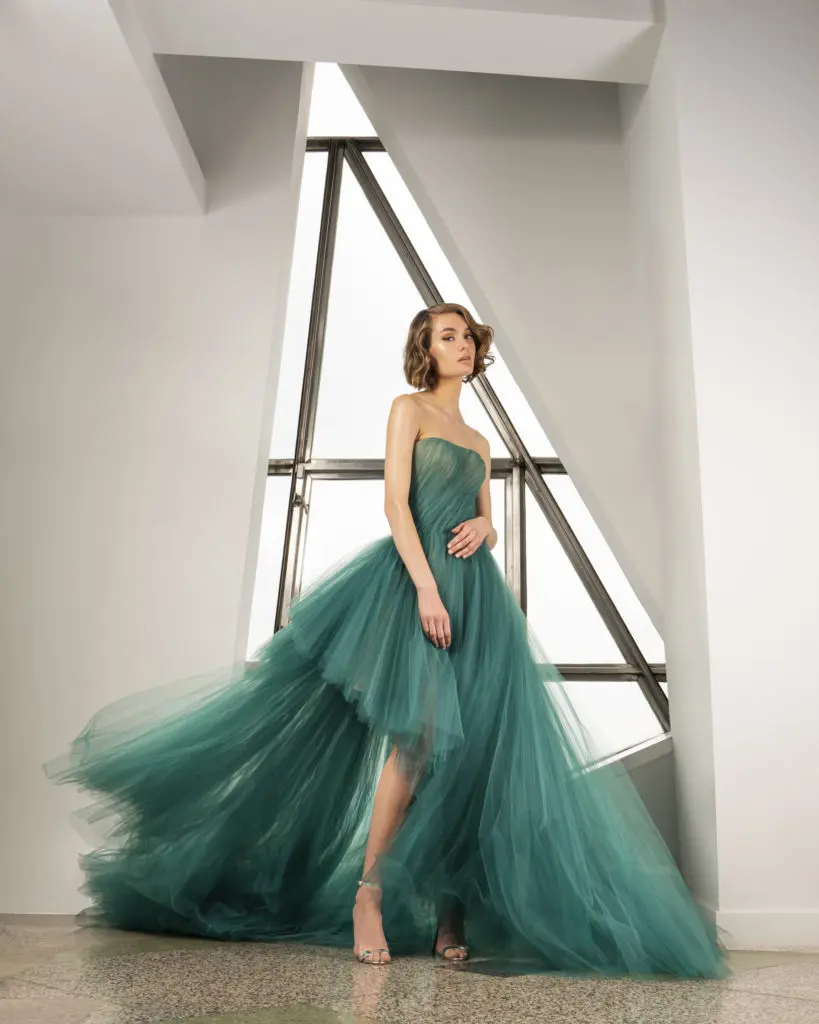 Reem Acra's Classic Glamour Collection Fall 2021 