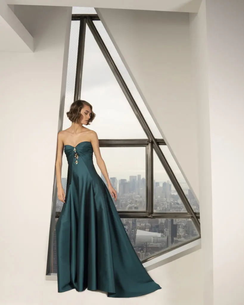 Reem Acra's Classic Glamour Collection Fall 2021 
