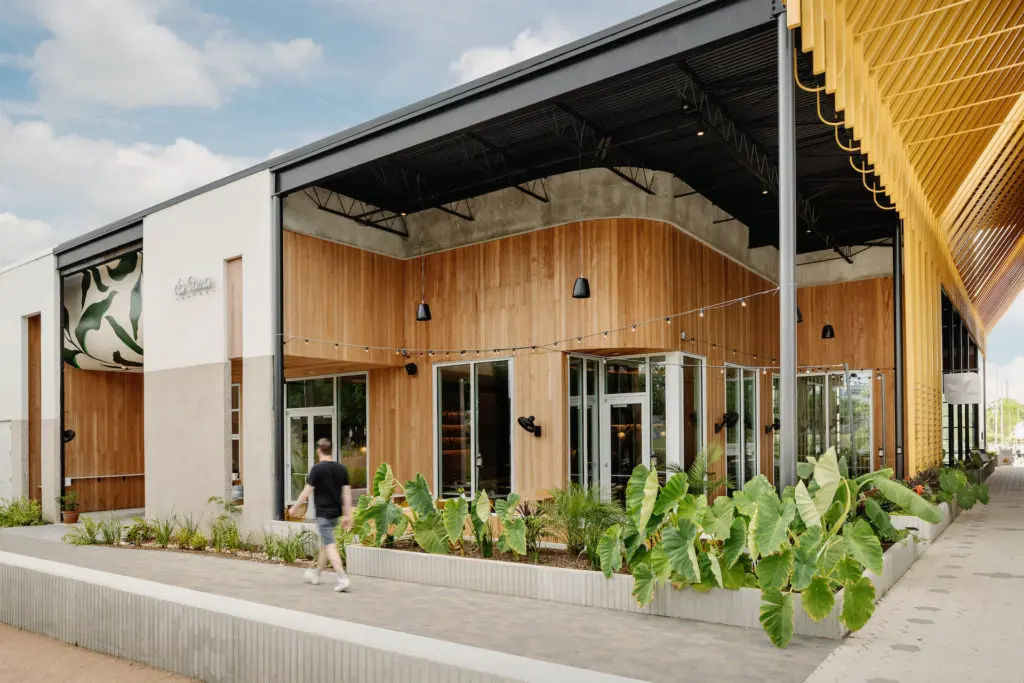The da Gama patio features a walk-up cafe window serving  those from the Heights Hike and Bike Trail. (Photo by Chase Daniel)