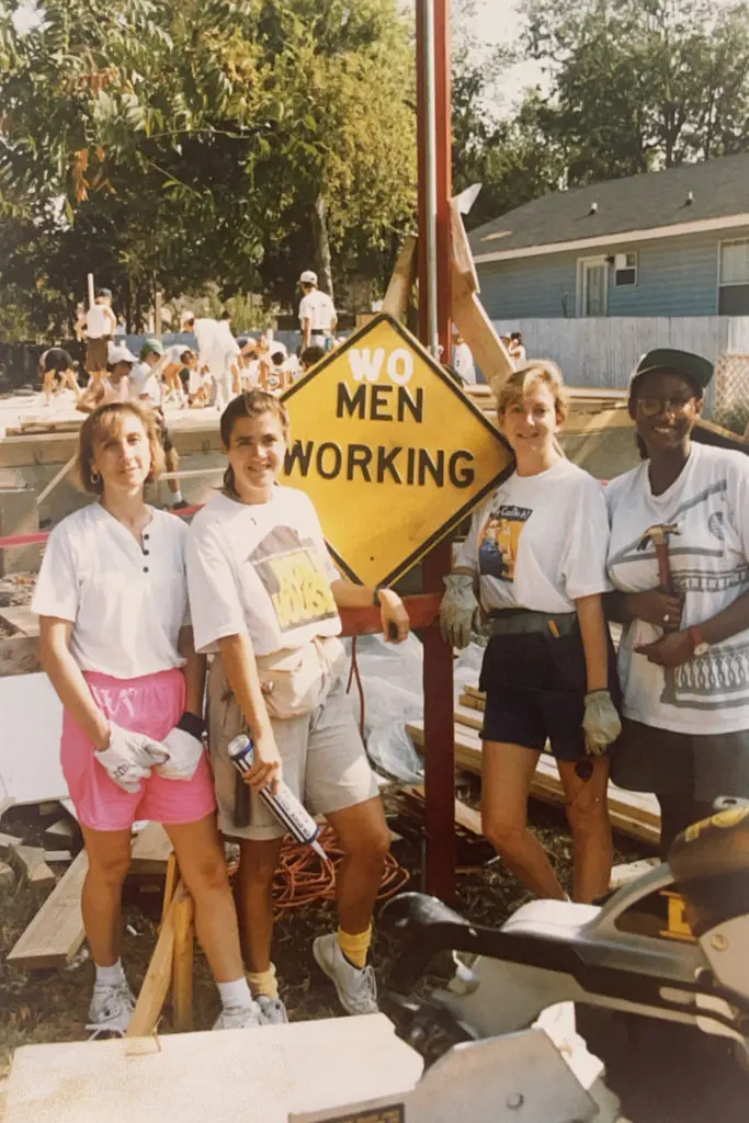 Junior League
volunteers at Dallas Habitat for Humanity, 1994