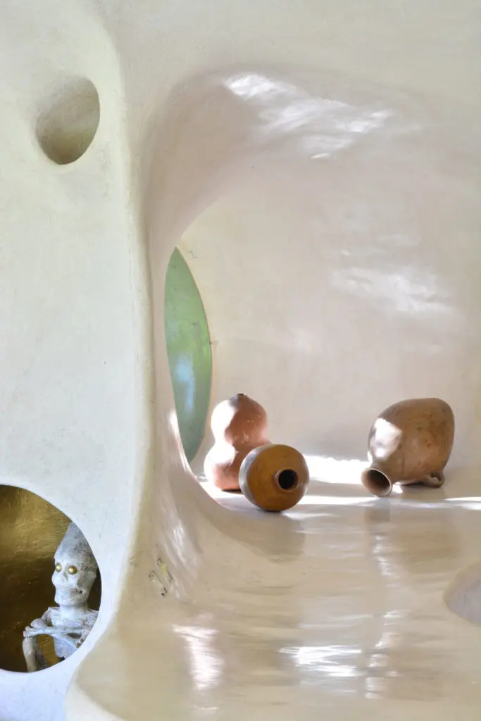 You'll find all sorts of interesting things hiding in the design of Casa Orgánica. (Photo by Pia Riverola and Arquitectura Orgánica)