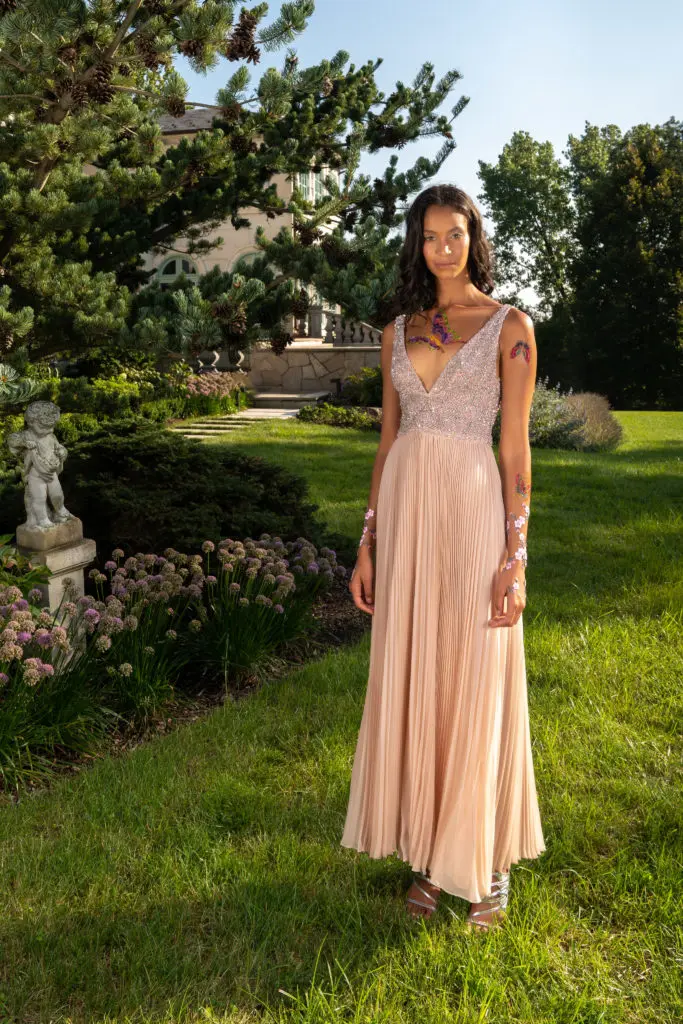 Reem Acra V-neck evening gown. (Photo courtesy of Reem Acra)