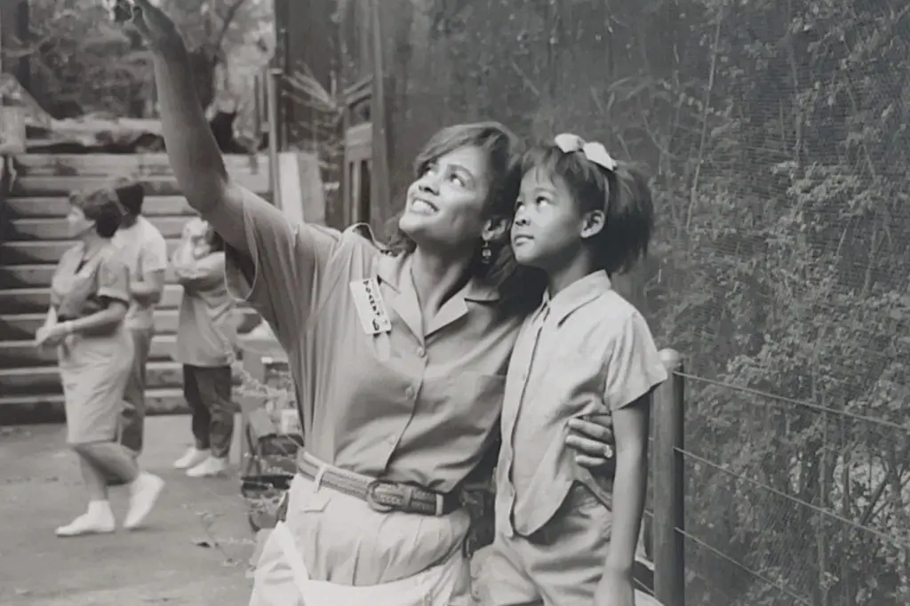A Junior League of Dallas volunteer at the Dallas Zoo in 1993. 
