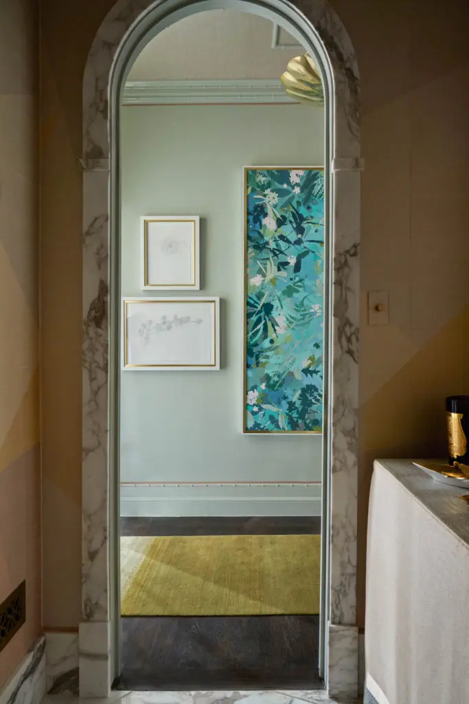  A lacquered hallway by Mary Beth Wagner Interiors. (Photo by Stephen Karlisch)