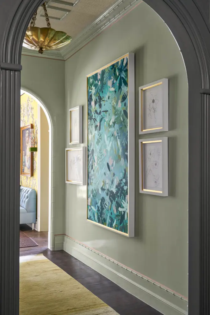  A lacquered hallway by Mary Beth Wagner Interiors. (Photo by Stephen Karlisch)