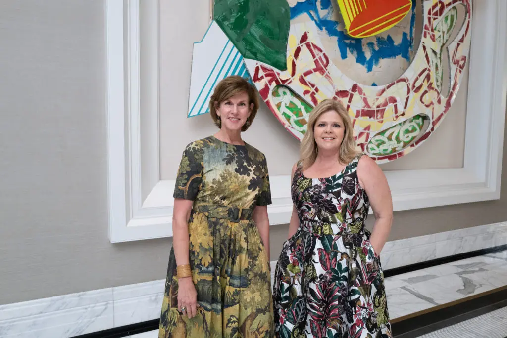 Linda Eyles, Kelli Weinzierl at the Tootsies Oscar de la Renta presentation at The Post Oak Hotel. (Photo by Daniel Ortiz)