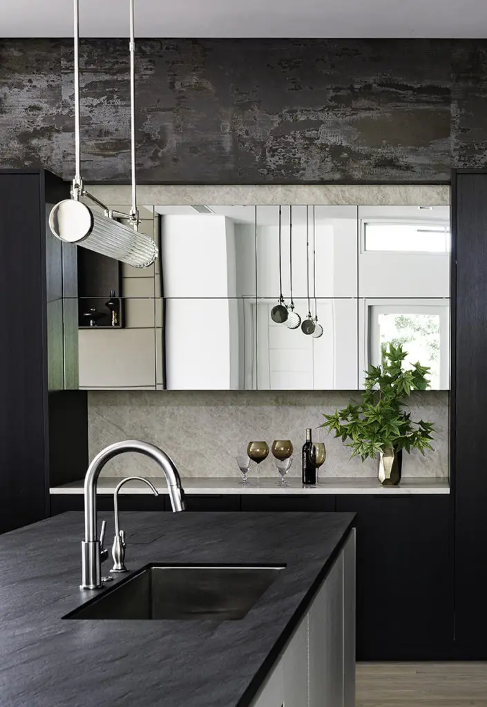 Located adjacent to the kitchen, the bar seamlessly blends in with the home's overall design aesthetic. (Photo by Manny Rodriguez)