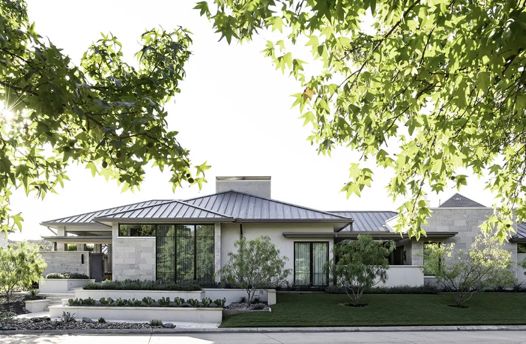 Reminiscent of the homeowner's vacation property in New Mexico, this stunning property near Fort Worth epitomizes a Southwestern contemporary aesthetic. (Photo by Manny Rodriguez)