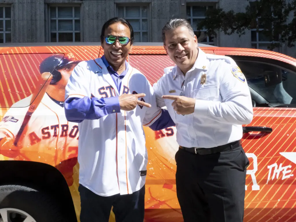 Astros legend Jose Cruz and Houston fire chief Samuel Pena share a moment. (Photo by F. Carter Smith)