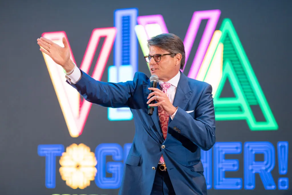 Auctioneer Stephen Lewis at the Cristo Rey Jesuit gala  held at the Hilton Americas-Houston. (Photo by CatchLightGroup.com)