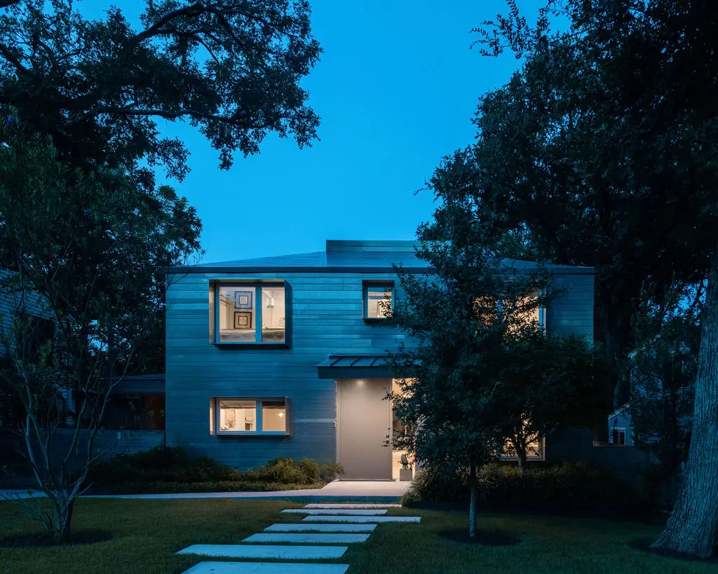 A Clearview residence offers energy-efficiency and hidden gardens. (Photo by Tobin Davies Photography)