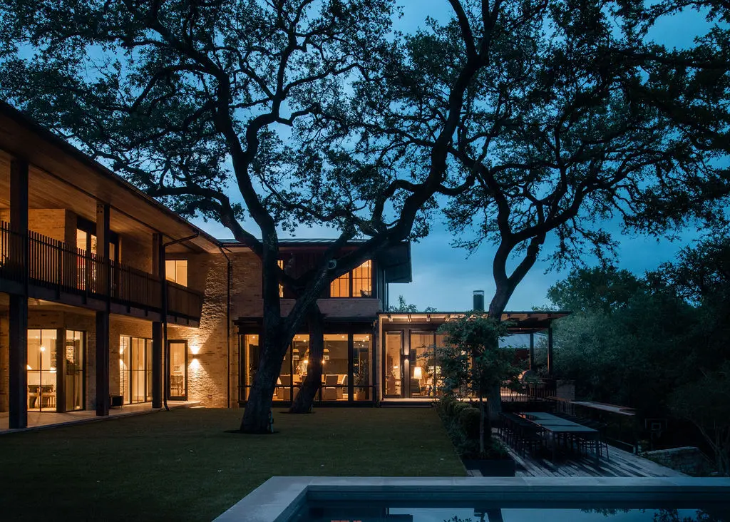 The Oak Creek residence is located in West Austin. (Photo by Tobin Davies Photography)